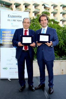 Nissan y Endesa reciben el premio 'Smart Mobility' en el fórum 'Smart Destination Congress, Energy & Sustainable Turism 2016'