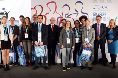 Se entregan los premios a los ganadores de las Competiciones de Debate para Jóvenes Europeos