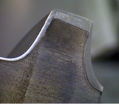 Recubrimiento de nanopartículas para tornillos de plastificación