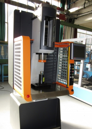 AGME desarrolla maquinaria especial para la inserción de componentes integrando servo prensas de última generación