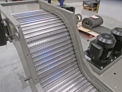 Cinta transportadora de tablillas robusta y versátil