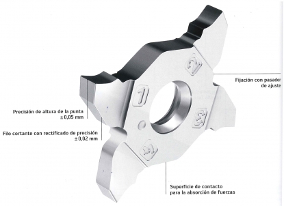 Plaquita de ranurado y tronzado con 4 filos cortantes y herramienta monobloque con refrigeración de precisión