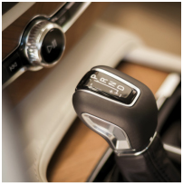 Compuestos para aplicaciones en compartimientos de pasajeros para automóviles