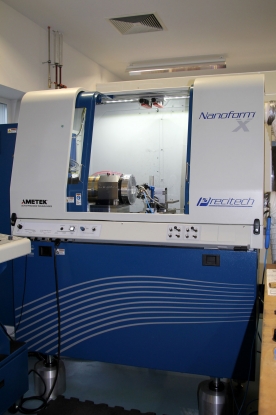 UPT-Optik Wodak fabrica piezas ópticas de gran precisión con la tecnología híbrida de Wittmann Battenfeld