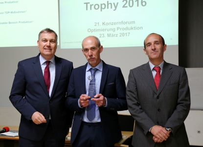 El Grupo Volkswagen ha elegido como mejor sugerencia mundial en sus fábricas de coches en 2016 la idea de seis trabajadores de Volkswagen Navarra