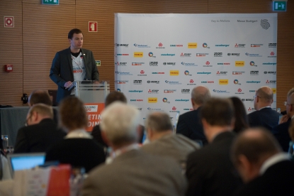 Moulding Expo calienta motores