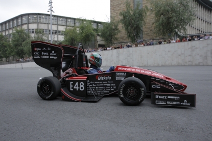 Formula Student Bizkaia cumple 10 años compitiendo y lo celebra presentando su último monoplaza