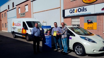 Filtros Cartés, junto a Mann-Filter, premia al propietario del 'Primer taxi eléctrico de España'
