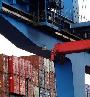 igus, 12 años proporcionando cables para los sistemas de suministro de energía y señal de las grúas de HHLA CTA