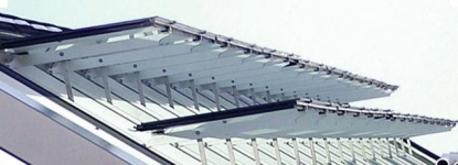 Los cojinetes de igus garantizan un movimiento seguro y fiable de una fachada ajustable de FKN