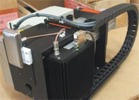 Las cadenas portacables de igus triunfan en un sistema de medición y regulación para extrusión de film