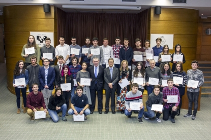 Idom premia a los alumnos más brillantes de la Escuela de Ingeniería de Bilbao