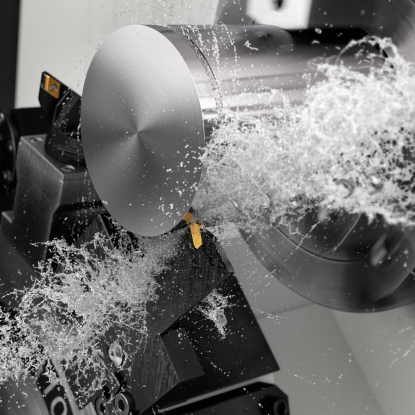 Lama de tronzado que mejora sustancialmente la estabilidad de la herramienta