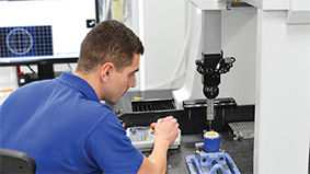 Mitutoyo implanta en la empresa inglesa Orthoplastics cinco máquinas tridimensionales