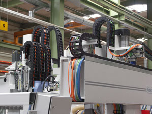 igus suministra un kit universal de energy chain para centros de mecanizado CNC modulares