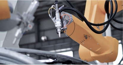 Ganando en la industria automovilística con robots de corte por láser