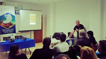 Los pescadores de Gandía se comprometen con la recogida de basuras marinas