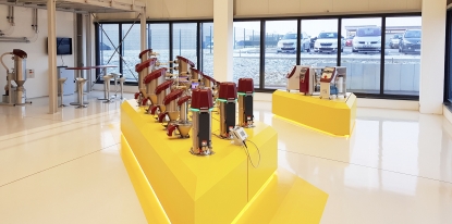 Wittmann permite experimentar de forma práctica con equipos auxiliares en su showroom de Wolkersdorf