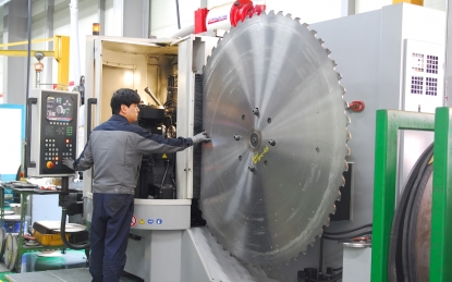 Vollmer contribuye al afilado de sierras en Corea del Sur