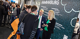 Arburg selecciona personal en la Feria de Hannover 2018