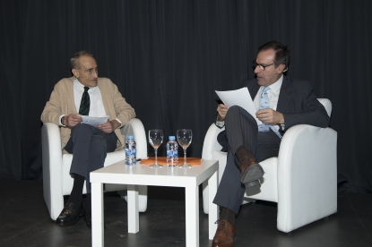 El profesor Borda destaca la relevancia del ser humano en la nueva revolución industrial, durante la presentación de su último libro