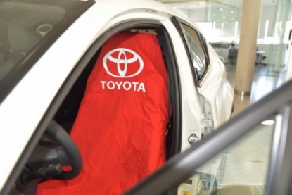 Toyota elimina las fundas de plástico de todos sus talleres en España