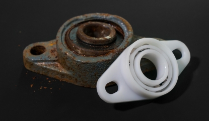 El rodamiento plástico de bolas xiros con brida de igus triunfa en un test con agua salada