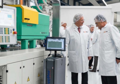 LAPP Tec AG produce en serie cápsulas con capa de barrera integrada con máquinas Allrounder de Arburg