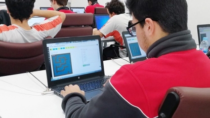 La Escuela de Aprendices de SEAT enseña a programar a todos sus alumnos con un innovador sistema gamificado
