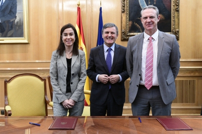 Feique, ADIF y el Ministerio de Fomento impulsarán el transporte de productos químicos por ferrocarril