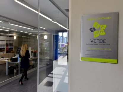 GBCe entrega el certificado 'Verde' a un edificio semienterrado para los equipos de limpieza de Barcelona