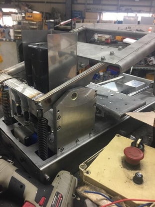 Diferentes rodamientos de igus funcionan a la perfección en una cortadora automática de sashimi