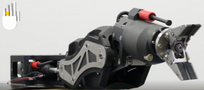 Un brazo de sujeción sumergible, equipado con más de 30 cojinetes de brida de igus