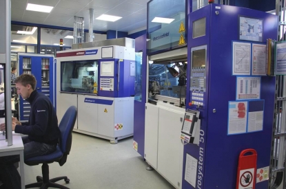 Micropiezas de alta precisión hechas de Teflón, fabricadas en micromáquinas de Wittmann Battenfeld