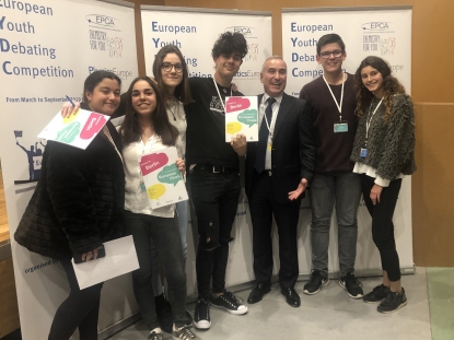 Los jóvenes debaten sobre la contribución de la industria a un futuro sostenible