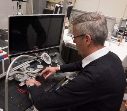 EMO Hannover 2019: los exoesqueletos y las máquina-herramienta de microproducción, unidos