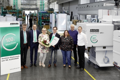 Scholz recibe su máquina Allrounder número 100 de Arburg