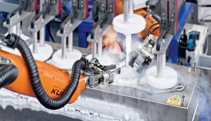 Schunk aporta sistemas de agarre clave en una célula robotizada para la fabricación de componentes de motor