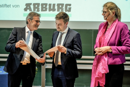 Arburg premia a graduados destacados de la Universidad Técnica de Múnich
