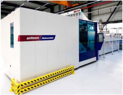 MacroPower de Wittmann Battenfeld fabrica piezas de gran tamaño en aquatherm
