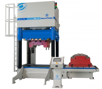Prensas con un plato de 1.200 x 1.000 mm para ajuste de moldes medianos y grandes