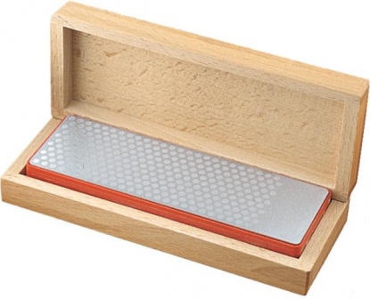 Placa de acabado de diamante con un gran revestimiento abrasivo en estuche de madera