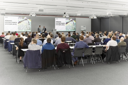 Diferentes expertos hablaron sobre sus experiencias con ALS en la reunión de usuarios de Arburg