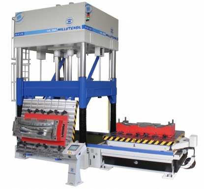 Prensas con un plato de 2.500 x 2.000 mm para ajuste de moldes medianos y grandes