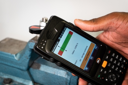 Tecnología de cierre hermético para medición sin contacto e inalámbrica de la carga axial en el perno