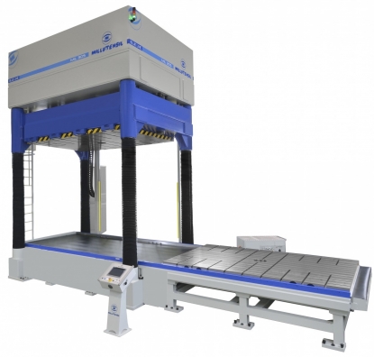 Prensa con un plato de 3.000 x 2.400 mm para ajuste de moldes medianos y grandes