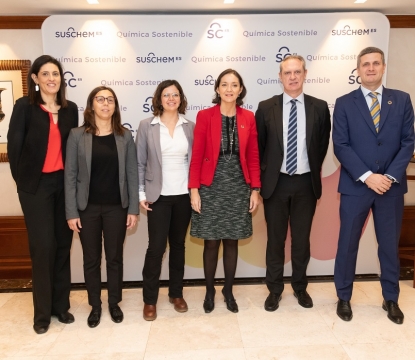 La ministra de Industria destaca el papel clave que juega el sector químico para luchar frente al cambio climático