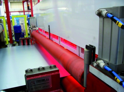 Detección automática en línea de defectos superficiales en chapa laminada lubricada mediante técnicas de visión artificial