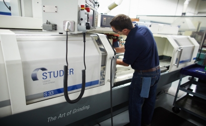 Long's Machine utiliza dos rectificadoras CNC Studer S33, con las que ha logrado un éxito notable