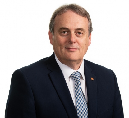 Marcus Burton, de Yamazaki Mazak, Miembro de la Orden del Imperio Británico (MBE)